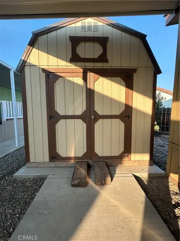 a view of entryway with a front door