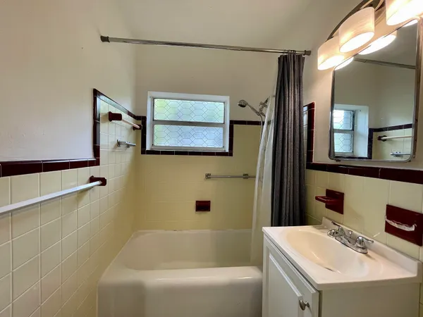 $1,650 | 2204 Northwest 3rd Avenue, Unit 2, Wilton Manors, FL 33311