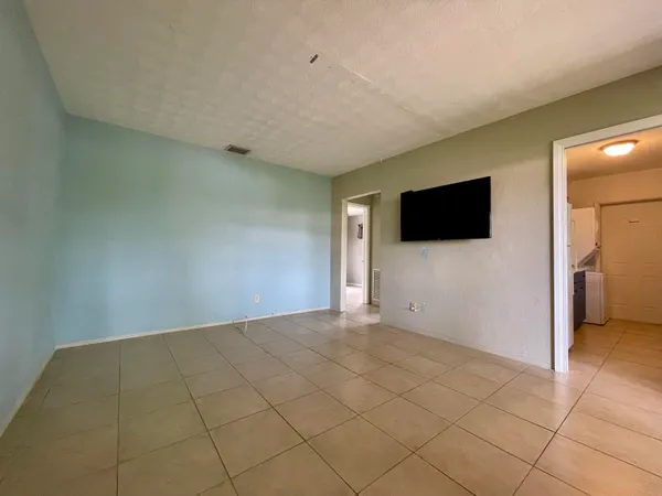 $1,650 | 2204 Northwest 3rd Avenue, Unit 2, Wilton Manors, FL 33311