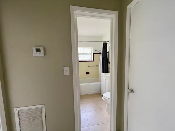 $1,650 | 2204 Northwest 3rd Avenue, Unit 2, Wilton Manors, FL 33311