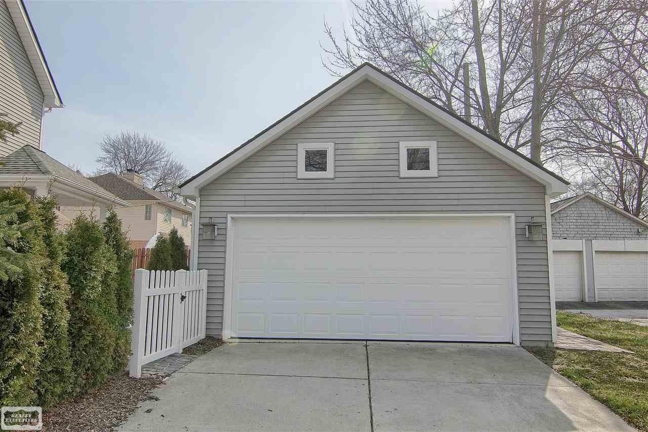 633 1st Street Rochester, MI 48307 - Photo 4 of 29 31345291-3.JPG