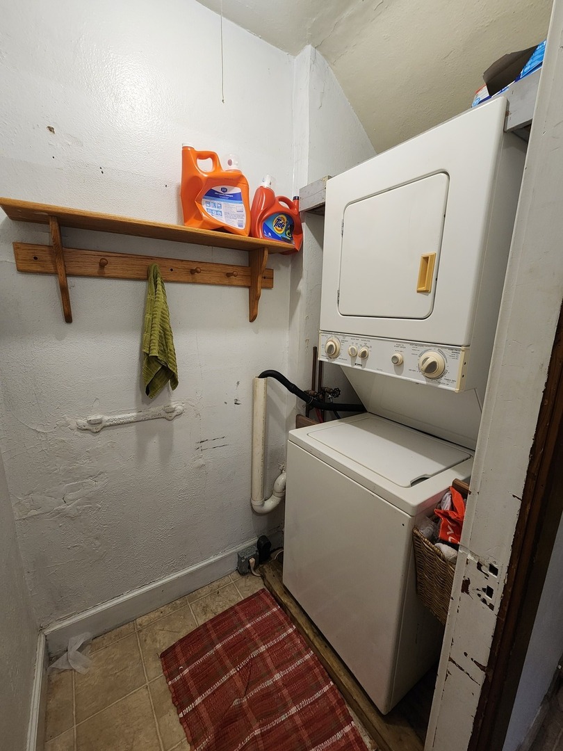 1125 Paul Street Ottawa, IL 61350 - Photo 14 of 29 a utility room with dryer and washer
