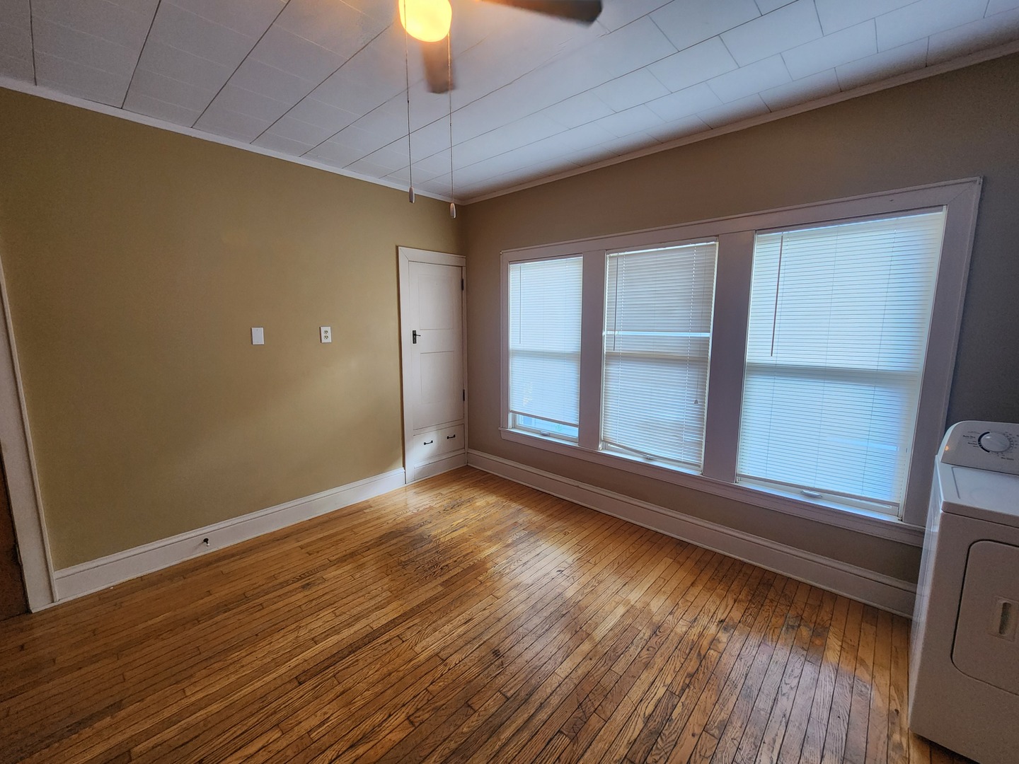 1125 Paul Street Ottawa, IL 61350 - Photo 17 of 29 an empty room with wooden floor and windows