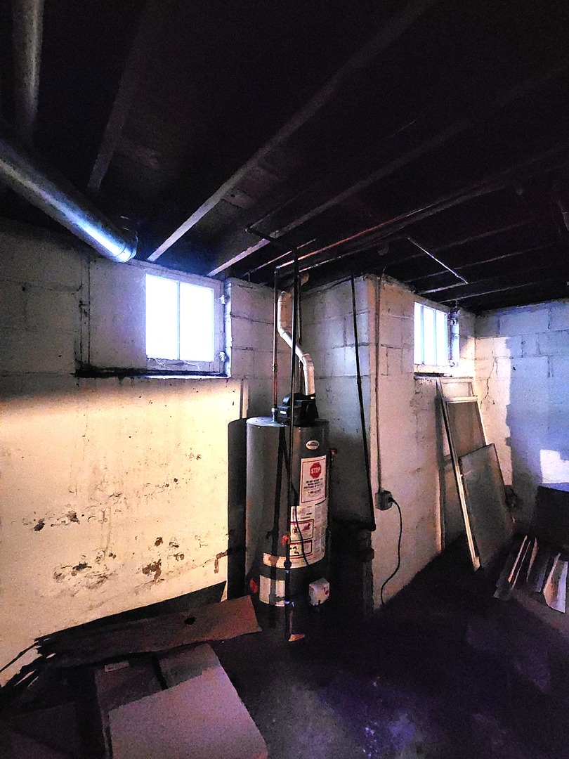 1125 Paul Street Ottawa, IL 61350 - Photo 28 of 29 a view of a room with gym equipment