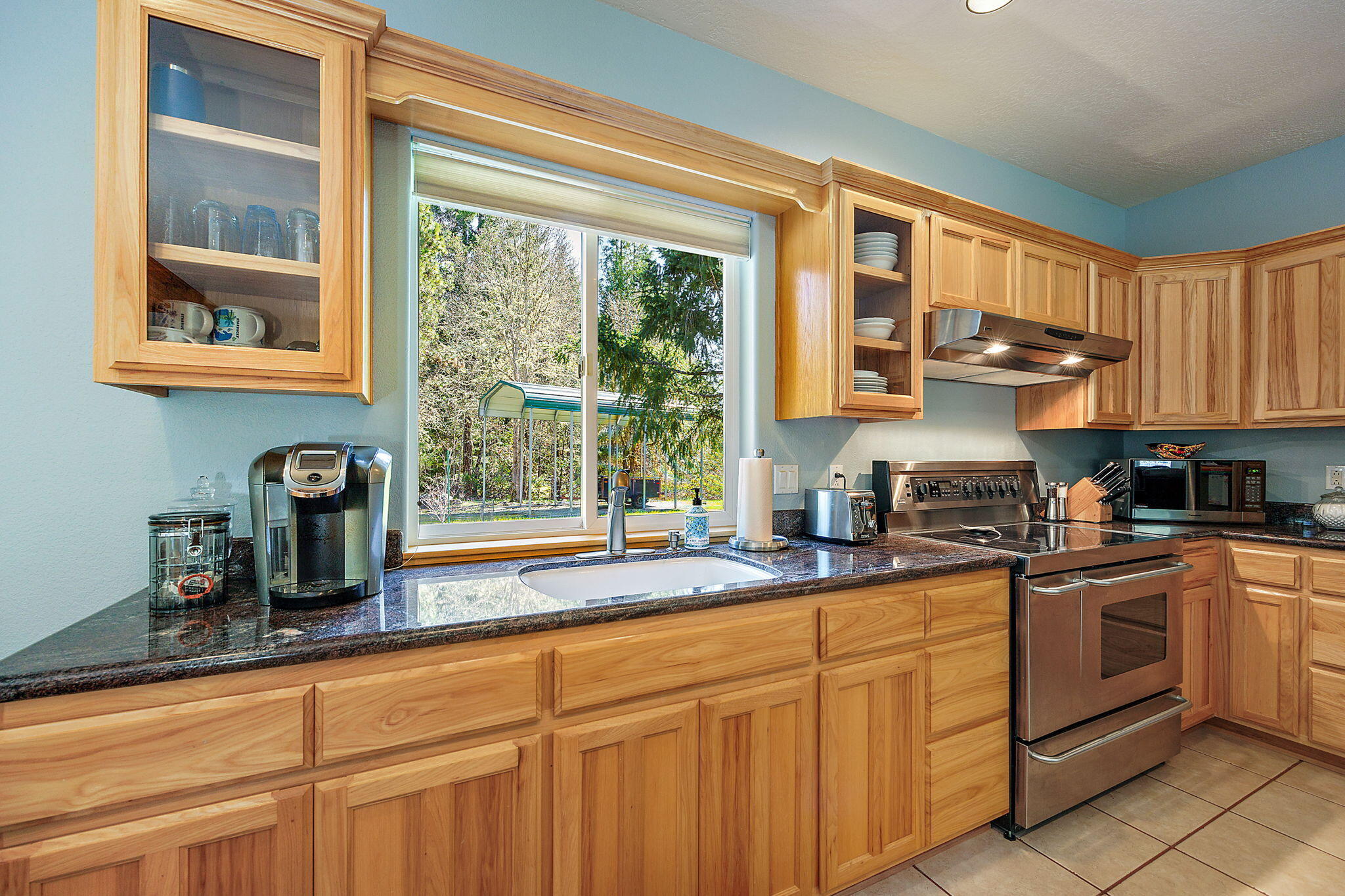 227 Highland Ranch Road Grants Pass, OR 97526 - Photo 7 of 28 Kitchen View 4