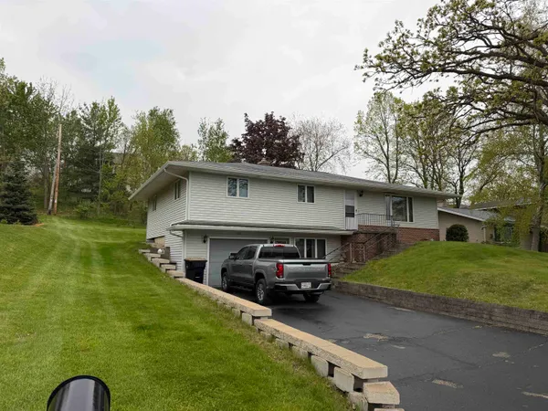 $369,900 | 305 Sunset Drive, DeForest, WI 53532