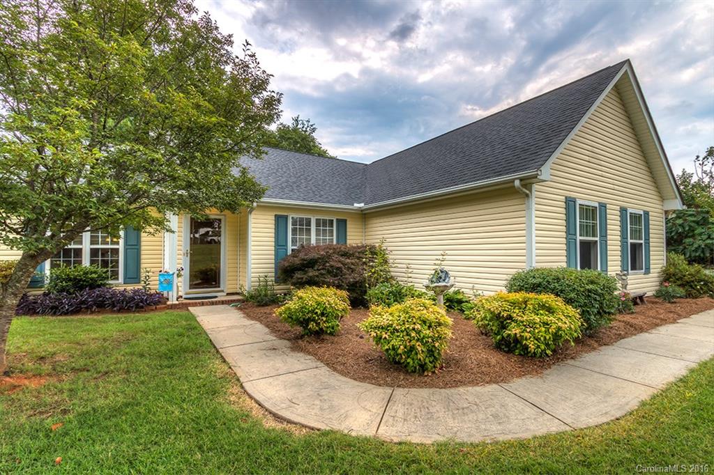 7912 Beatties Ford Road Charlotte, NC 28216 - Photo 2 of 23