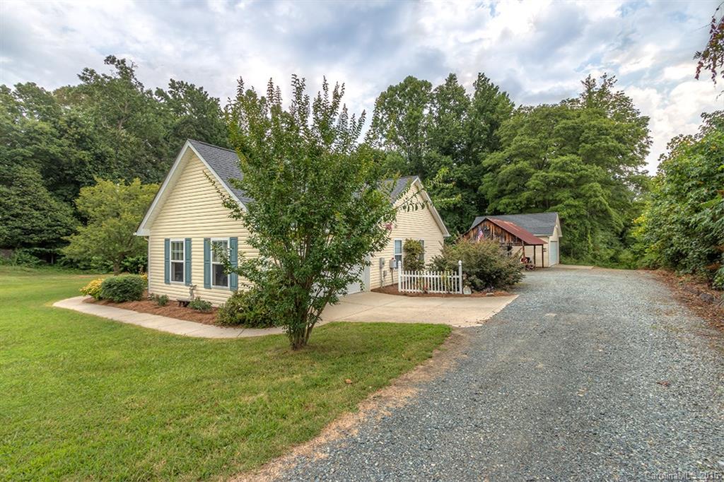 7912 Beatties Ford Road Charlotte, NC 28216 - Photo 3 of 23