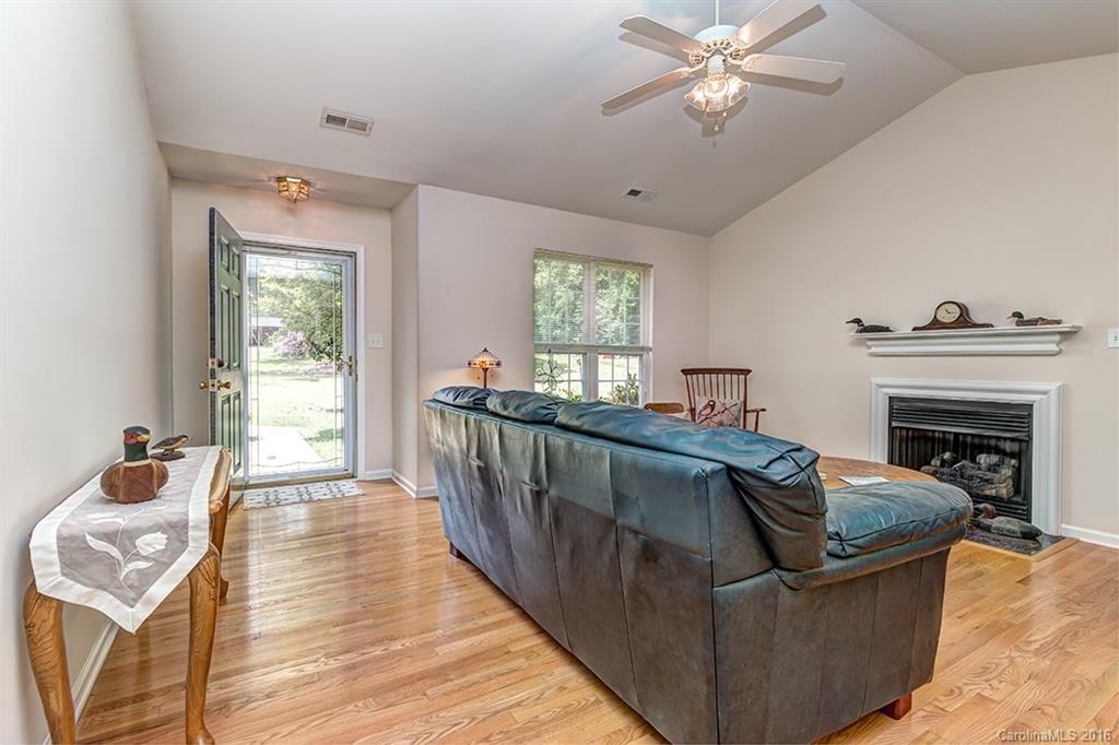 7912 Beatties Ford Road Charlotte, NC 28216 - Photo 4 of 23