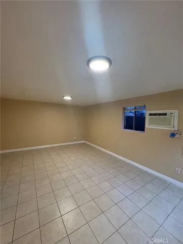 $1,600 | 914 West 9th Street, Corona, CA 92882