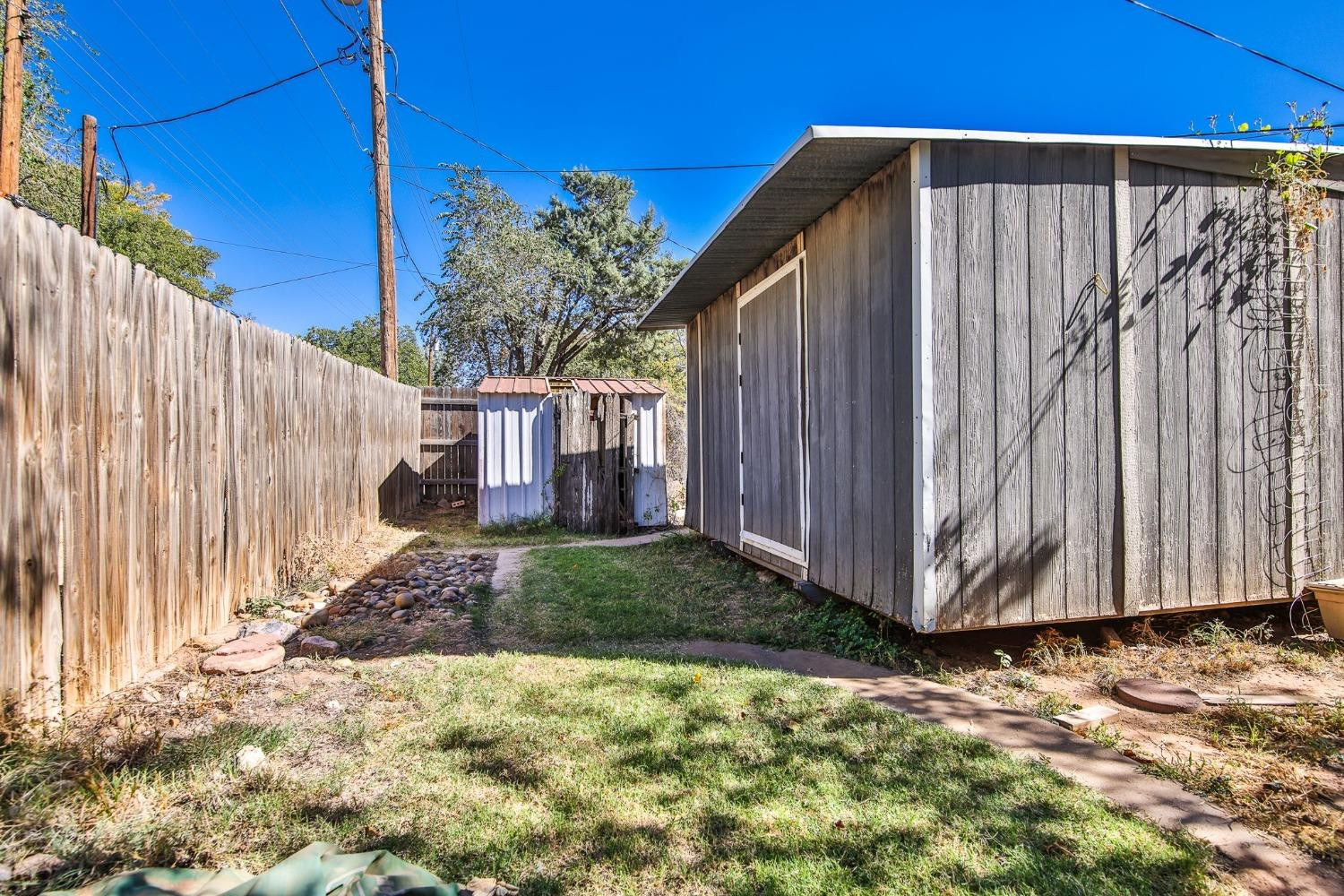 2824 63rd Street Lubbock, TX 79413 - Photo 19 of 24 a backyard of a house