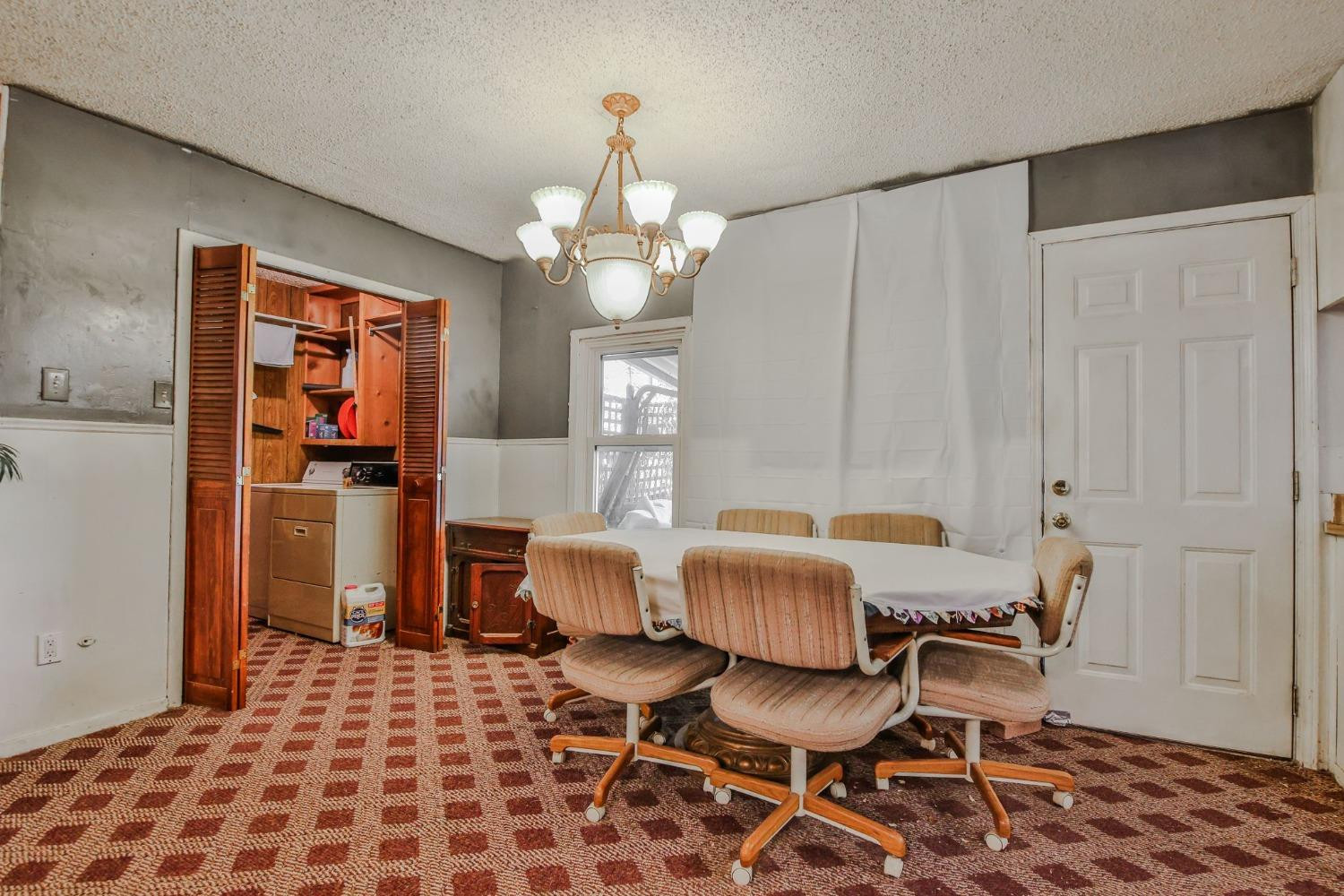 2824 63rd Street Lubbock, TX 79413 - Photo 5 of 24 a view of a livingroom with furniture and window