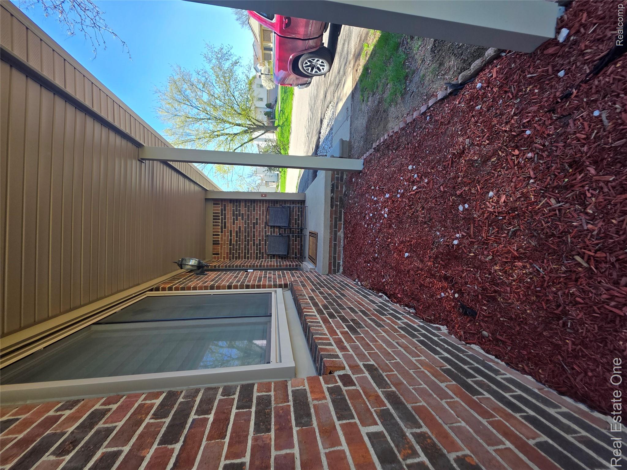 2898 Roundtree Drive Troy, MI 48083 - Photo 6 of 63