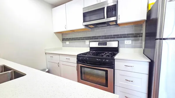 $1,700 | 973 Crimson Court, Unit 304, Prospect Heights, IL 60070