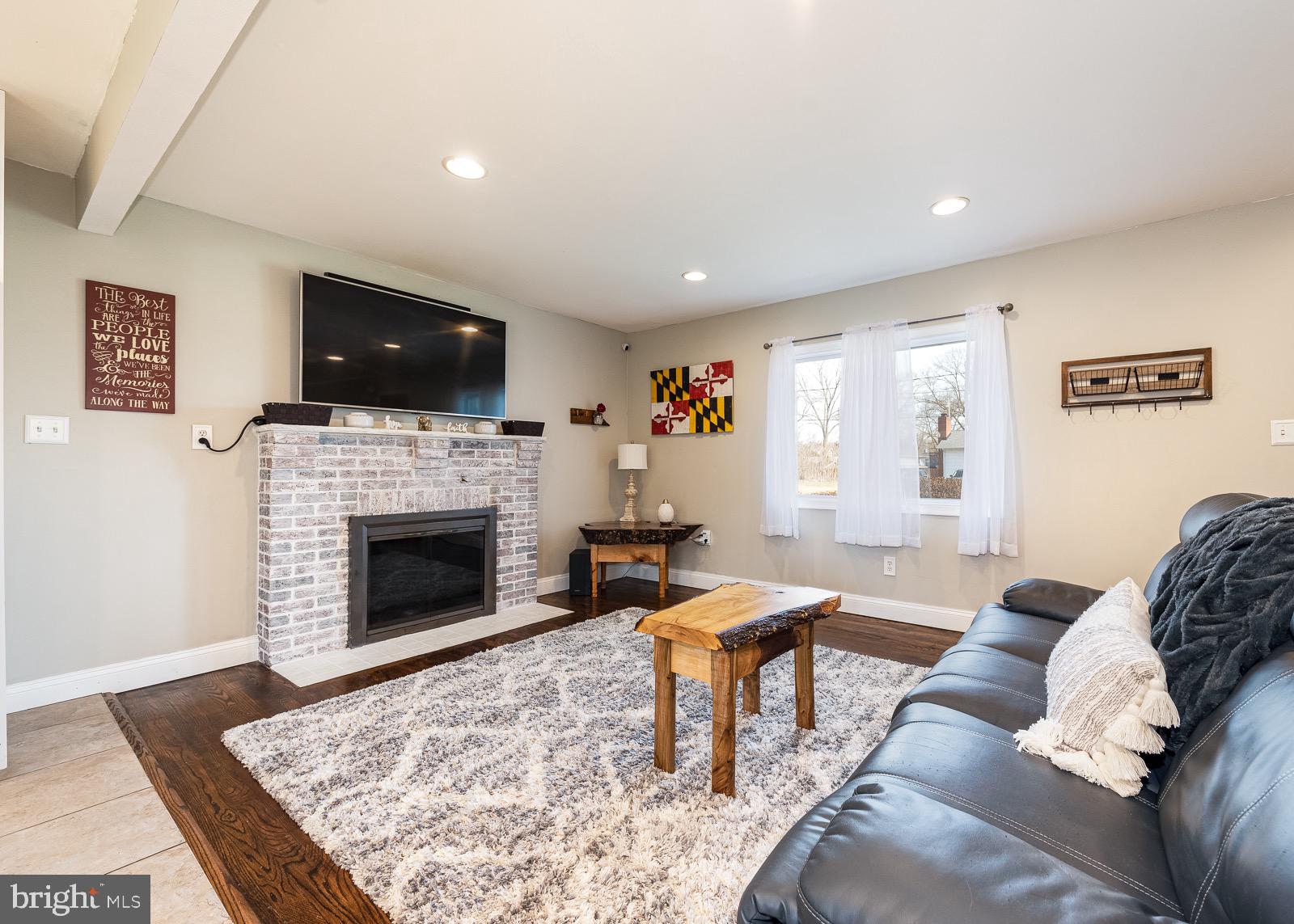162 Dundee Road Severna Park, MD 21146 - Photo 4 of 26 Gallery Image 4