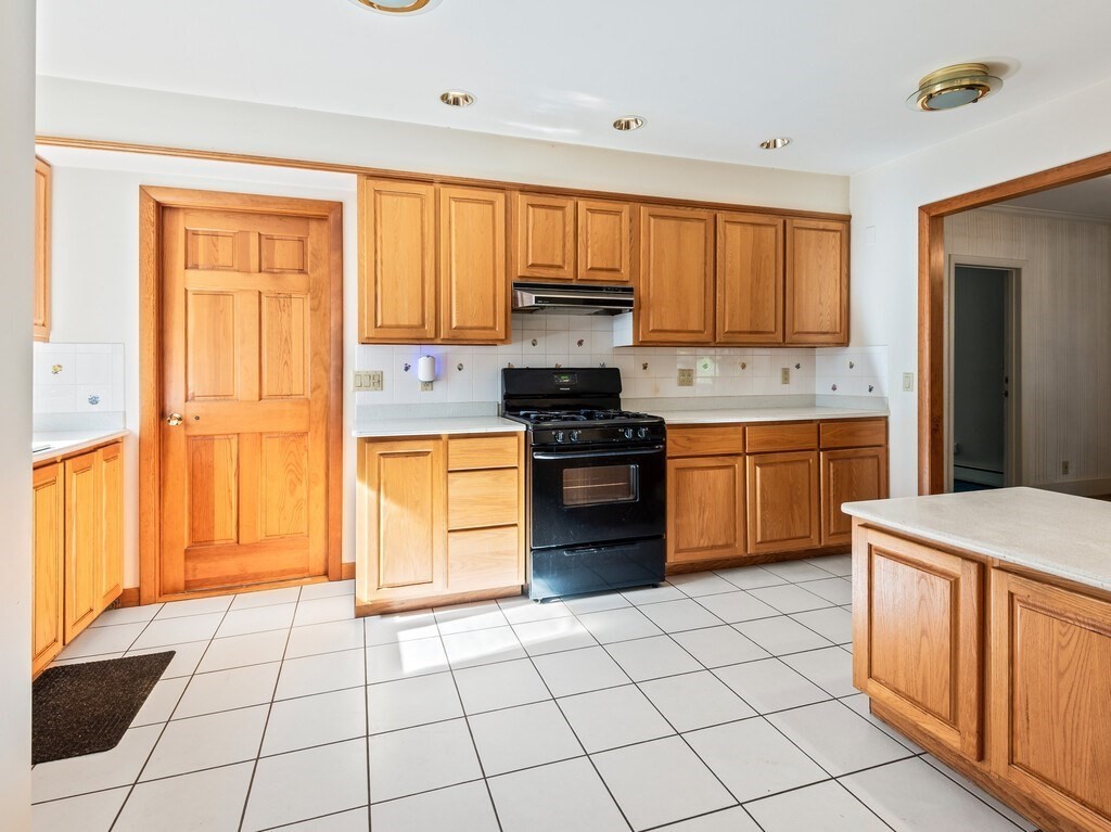 83 Commodore Road Worcester, MA 01602 - Photo 15 of 42 Gallery Image 15