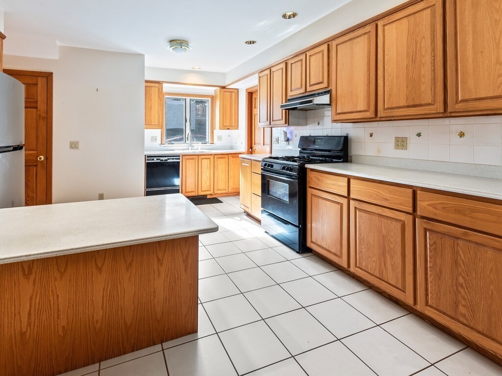 83 Commodore Road Worcester, MA 01602 - Photo 16 of 42 Gallery Image 16