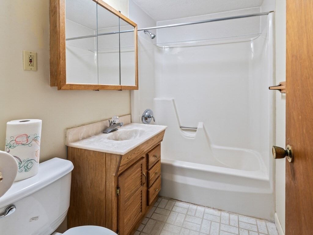 83 Commodore Road Worcester, MA 01602 - Photo 31 of 42 Gallery Image 31