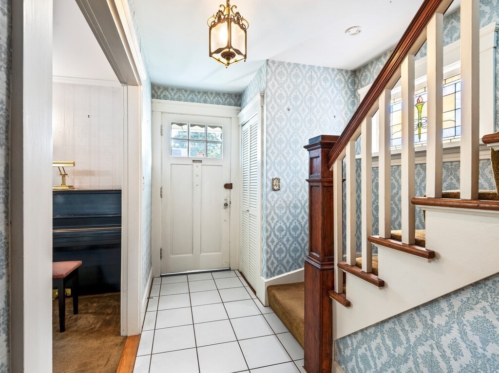 83 Commodore Road Worcester, MA 01602 - Photo 6 of 42 Gallery Image 6