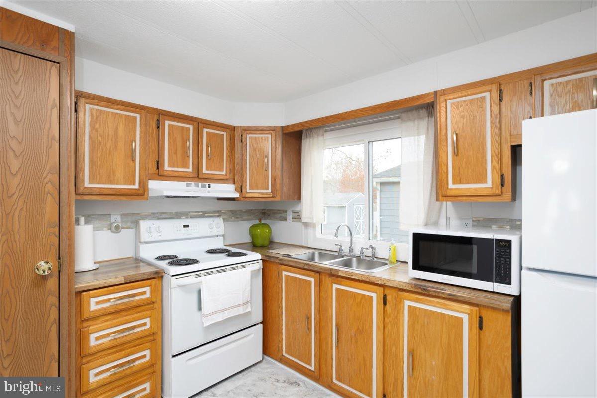 3 Park Lane Easton, MD 21601 - Photo 12 of 34 a kitchen with stainless steel appliances granite countertop a stove a sink and a microwave