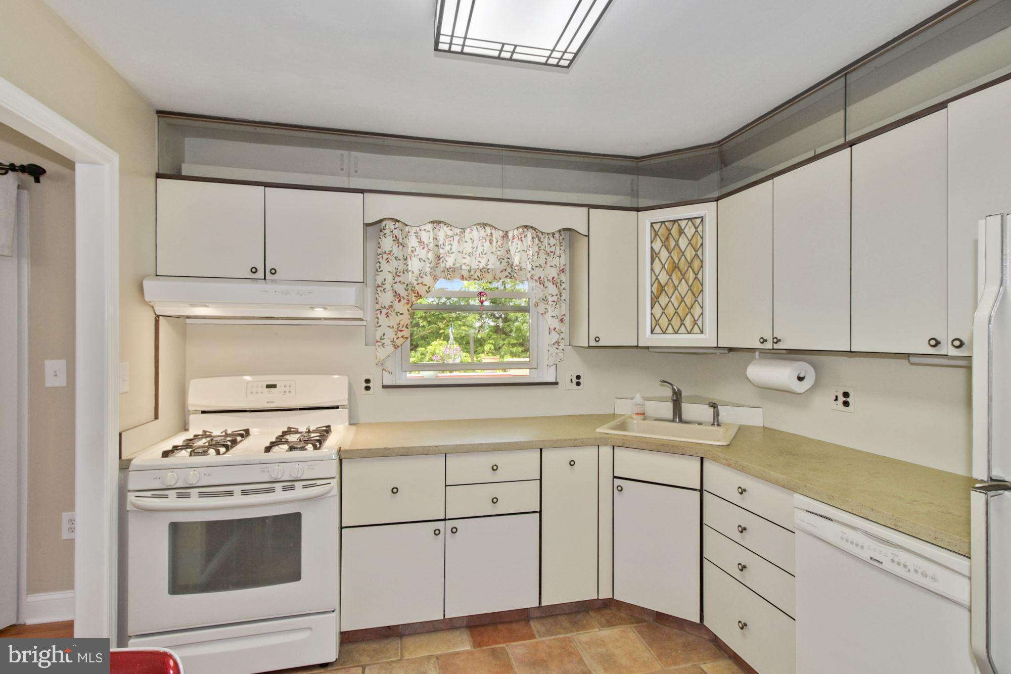 Eat-In Kitchen