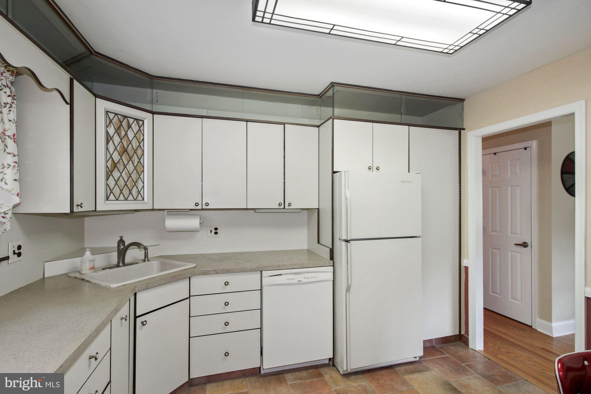 8420 Rocky Mt Road Baltimore, MD 21237 - Photo 8 of 34 Eat-In Kitchen