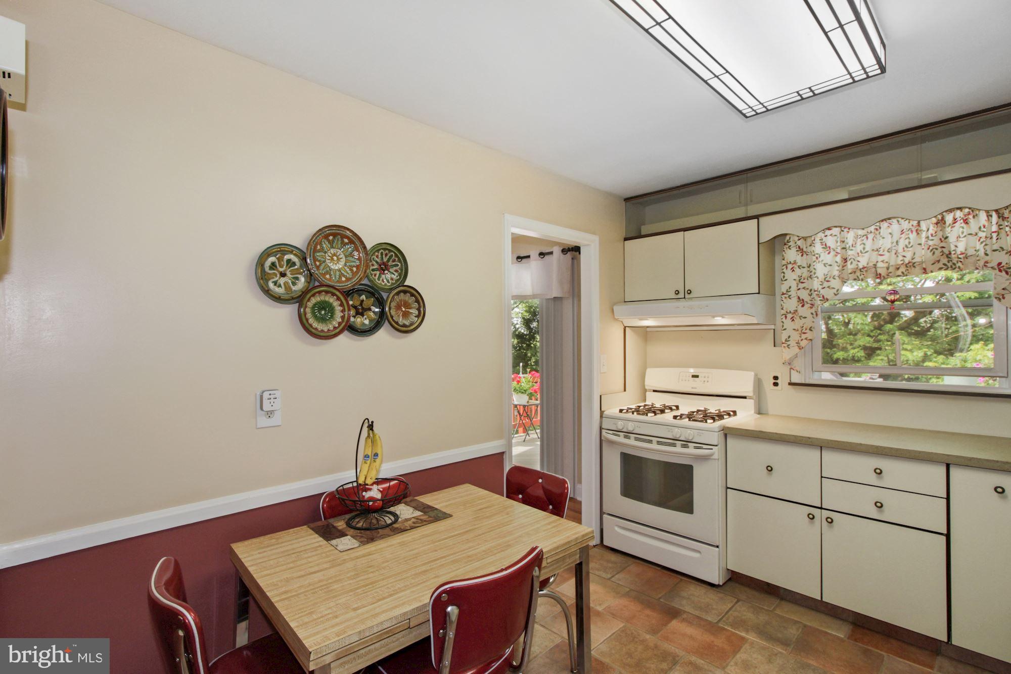 8420 Rocky Mt Road Baltimore, MD 21237 - Photo 9 of 34 Eat-In Kitchen