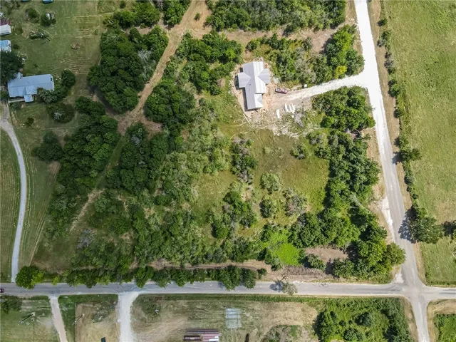 a picture of a lake view