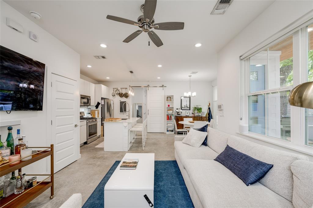 1404 East 2nd Street, Unit 2 Austin, TX 78702 - Photo 3 of 33