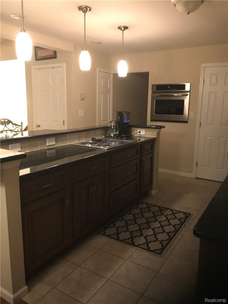 1660 Ridge Road Highland, MI 48356 - Photo 12 of 33 kitchen 4.jpg
