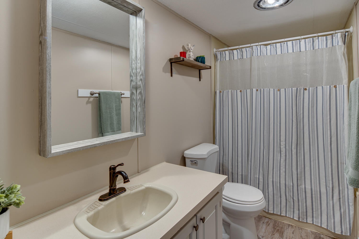 19197 Kiowa Road Bend, OR 97702 - Photo 23 of 32 Guest bath