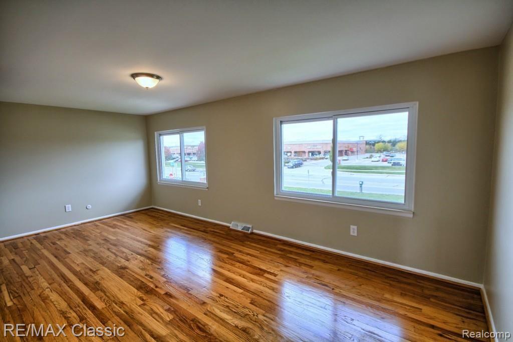 17529 West Thirteen Mile Road Southfield, MI 48076 - Photo 16 of 34 Master Bedroom.jpg
