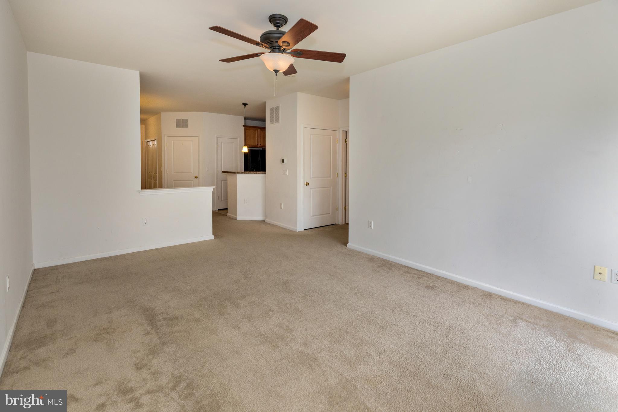 109 Raphael Court Williamstown, NJ 08094 - Photo 6 of 27 Living room