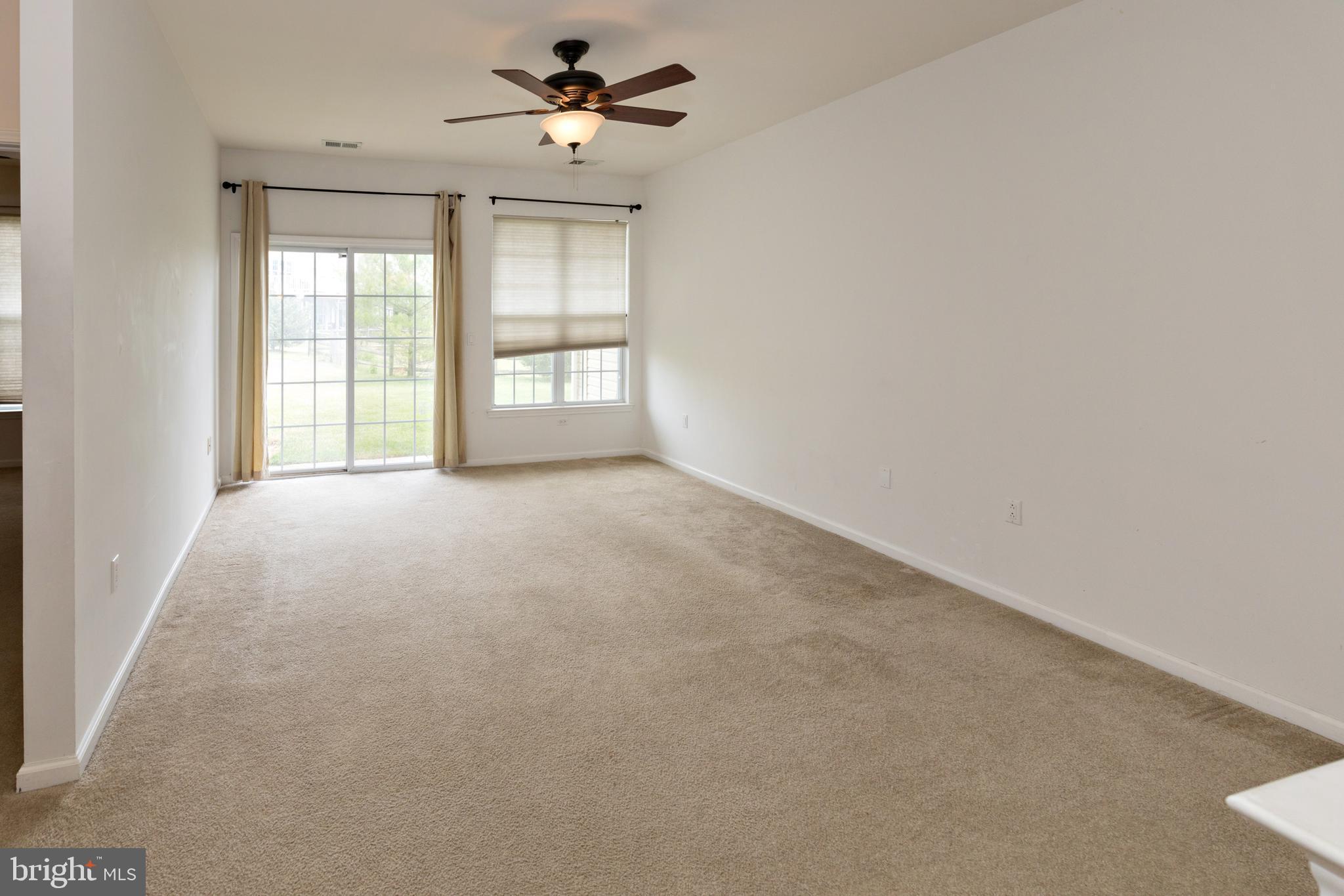 109 Raphael Court Williamstown, NJ 08094 - Photo 7 of 27 Living room