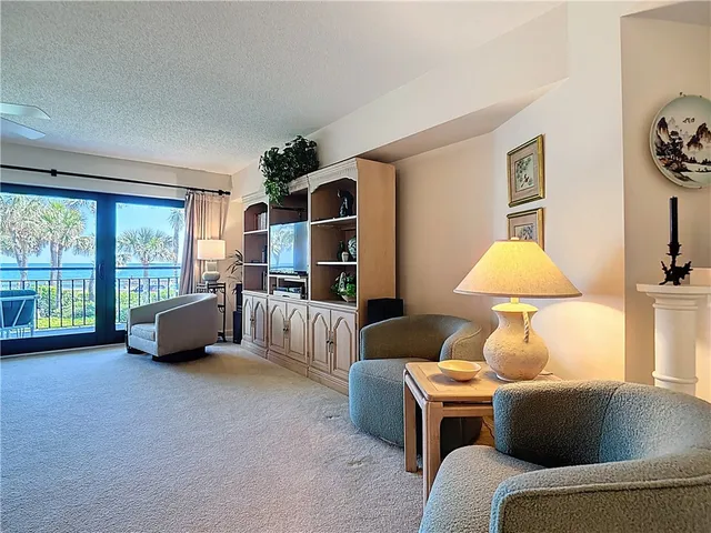 $2,900 | 4101 Ocean Drive, Unit 2B, Vero Beach, FL 32963