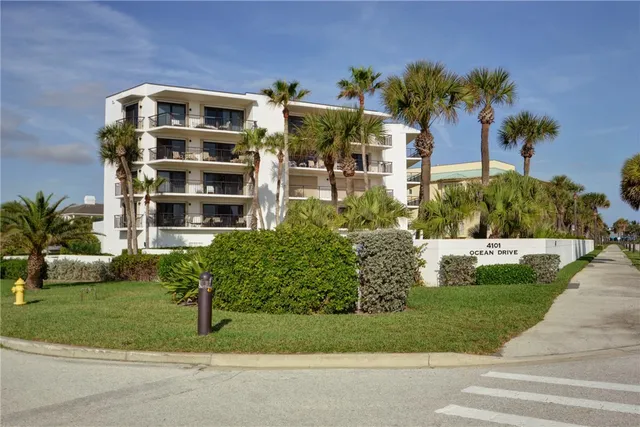 $2,900 | 4101 Ocean Drive, Unit 2B, Vero Beach, FL 32963