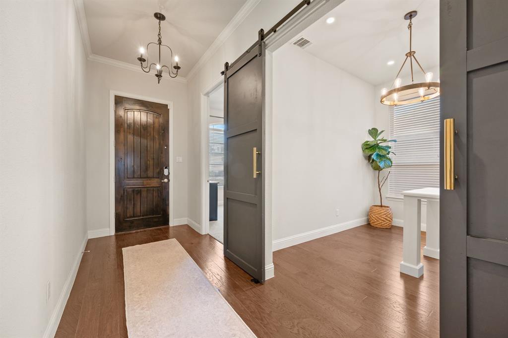 620 Bridgewater Road Fort Worth, TX 76131 - Photo 5 of 40