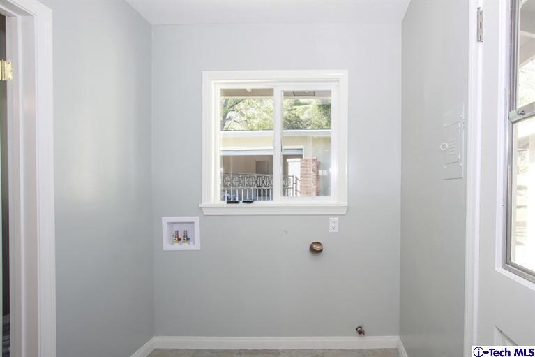 4465 Rising Hill Road Altadena, CA 91001 - Photo 21 of 45 a bathroom with a window