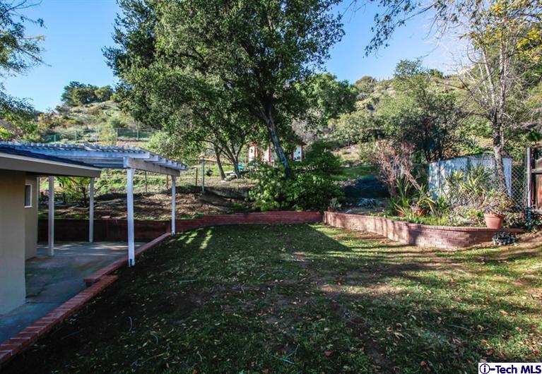 4465 Rising Hill Road Altadena, CA 91001 - Photo 40 of 45 a view of a backyard