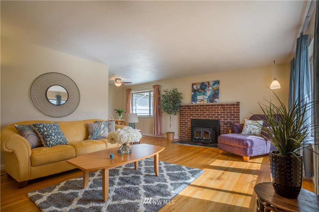 3414 Northeast 11th Place Renton, WA 98056 - Photo 3 of 15 Gallery Image 3