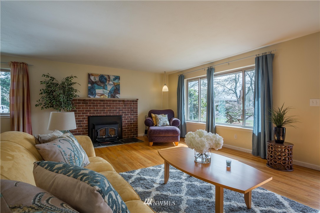 3414 Northeast 11th Place Renton, WA 98056 - Photo 4 of 15 Gallery Image 4