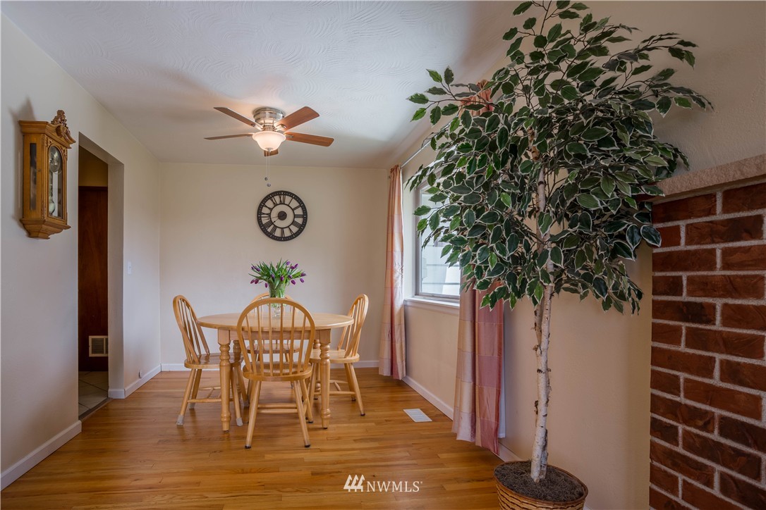 3414 Northeast 11th Place Renton, WA 98056 - Photo 5 of 15 Gallery Image 5