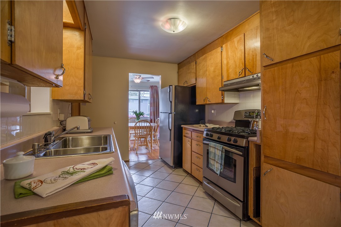 3414 Northeast 11th Place Renton, WA 98056 - Photo 6 of 15 Gallery Image 6