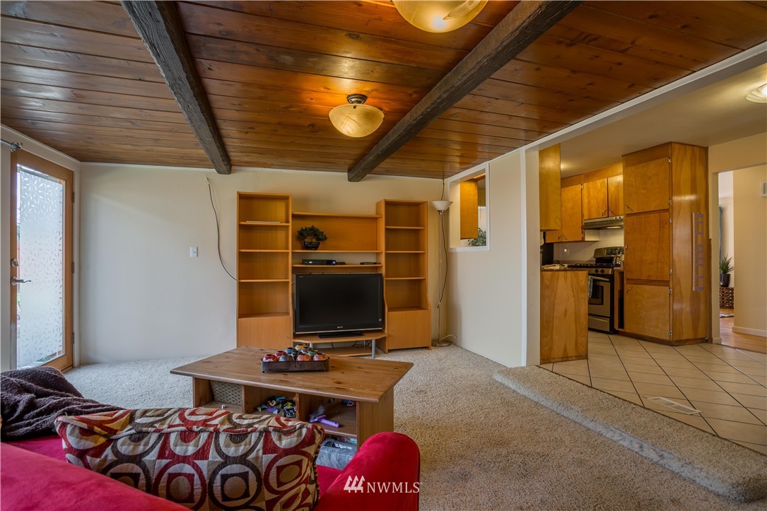 3414 Northeast 11th Place Renton, WA 98056 - Photo 9 of 15 Gallery Image 9