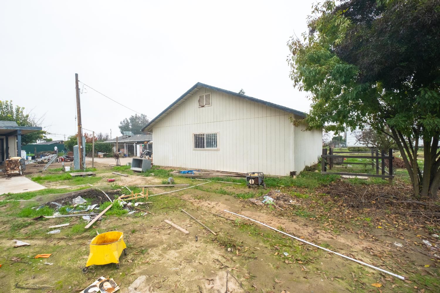 6401 South Chestnut Avenue Fresno, CA 93725 - Photo 27 of 36 a swimming pool with yard and outdoor seating