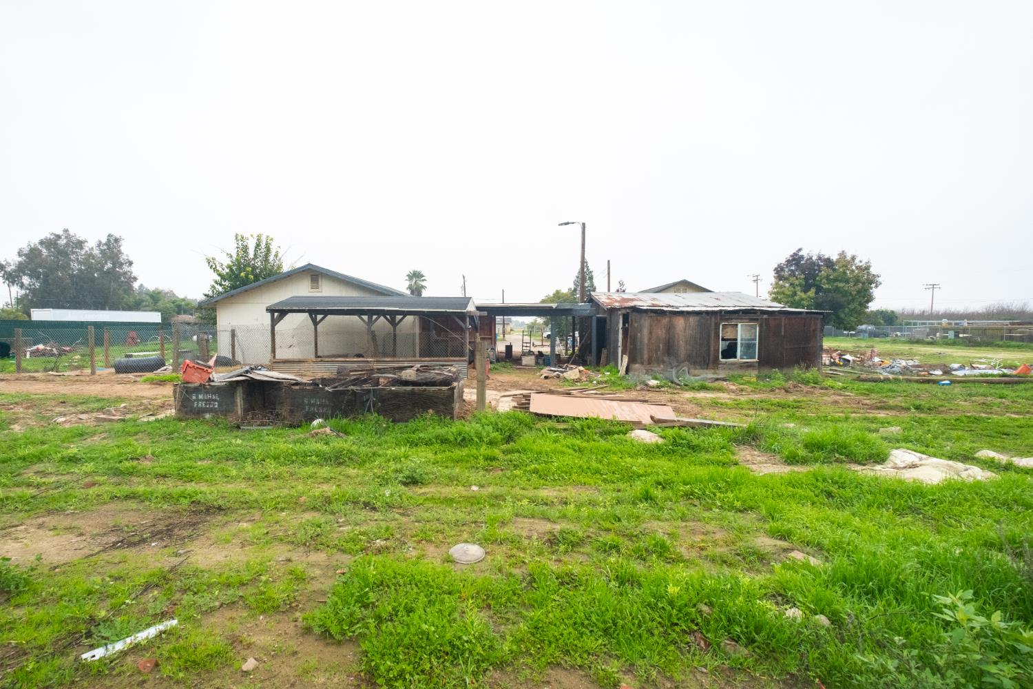 6401 South Chestnut Avenue Fresno, CA 93725 - Photo 28 of 36 a front view of a house with a garden