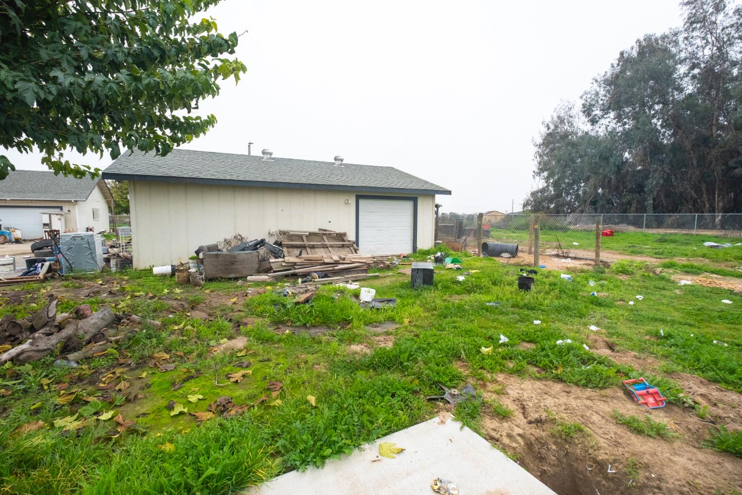 6401 South Chestnut Avenue Fresno, CA 93725 - Photo 30 of 36 a backyard of a house with table and chairs