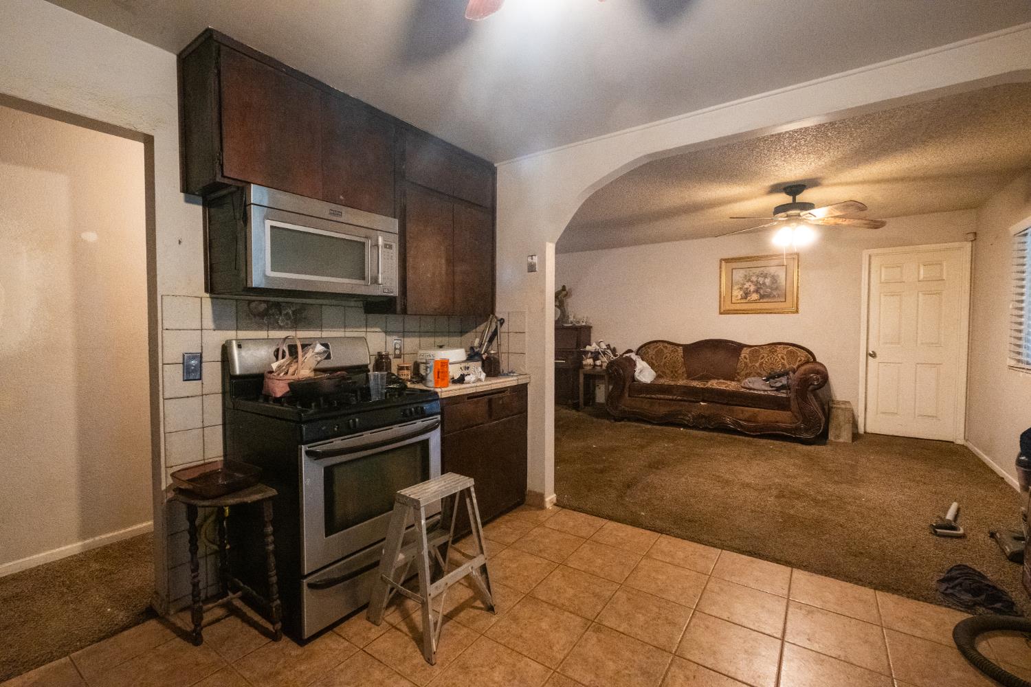 6401 South Chestnut Avenue Fresno, CA 93725 - Photo 7 of 36 a living room with furniture