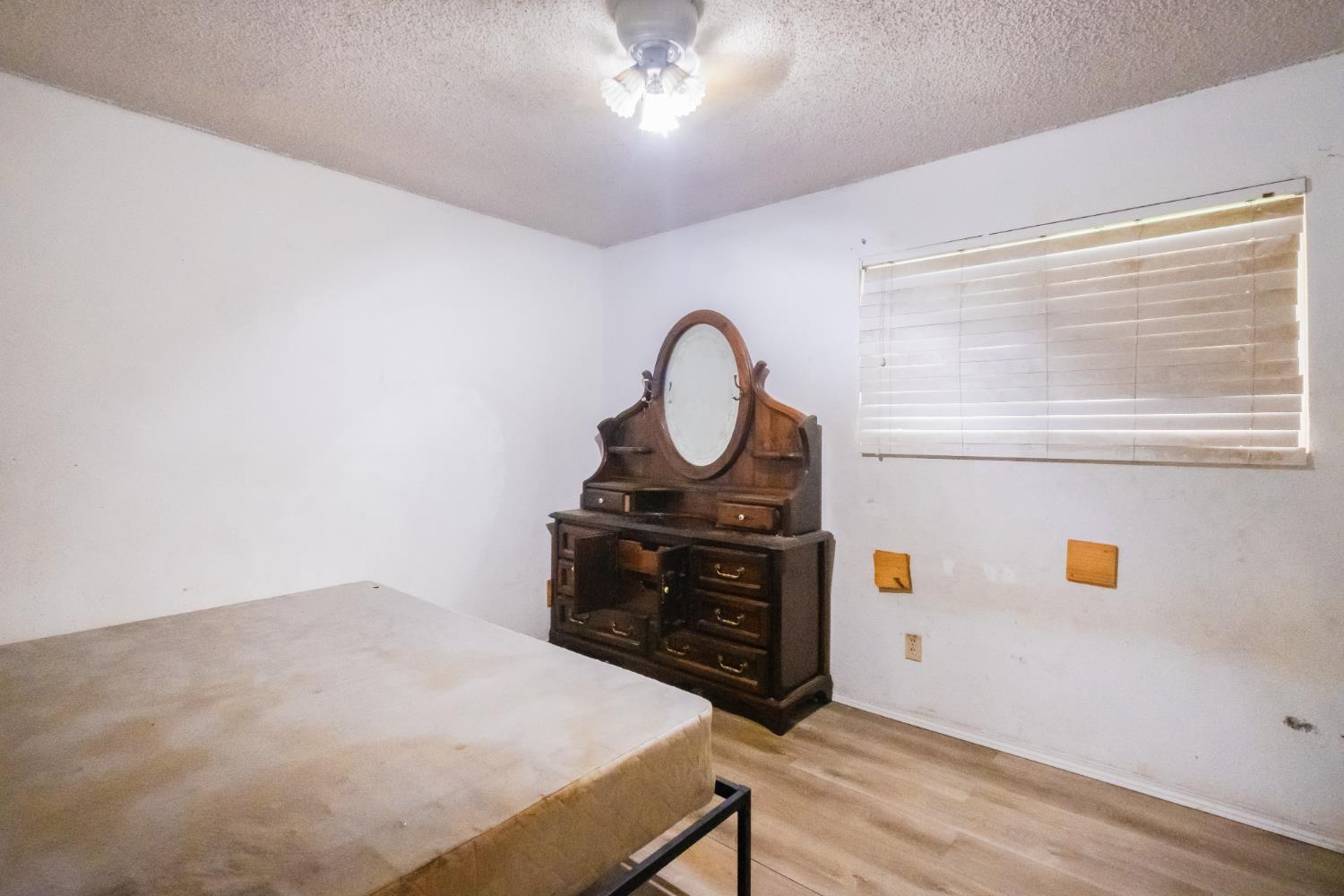 6401 South Chestnut Avenue Fresno, CA 93725 - Photo 10 of 36 a bedroom with a bed and a dresser