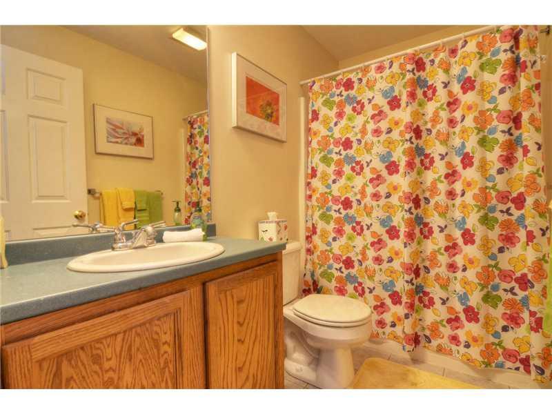 9 Cascade Road, Unit D7 Old Orchard Beach, ME 04064 - Photo 19 of 25 Bathroom.